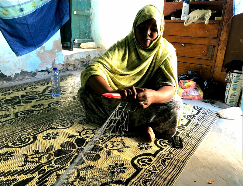 net-making Somali women