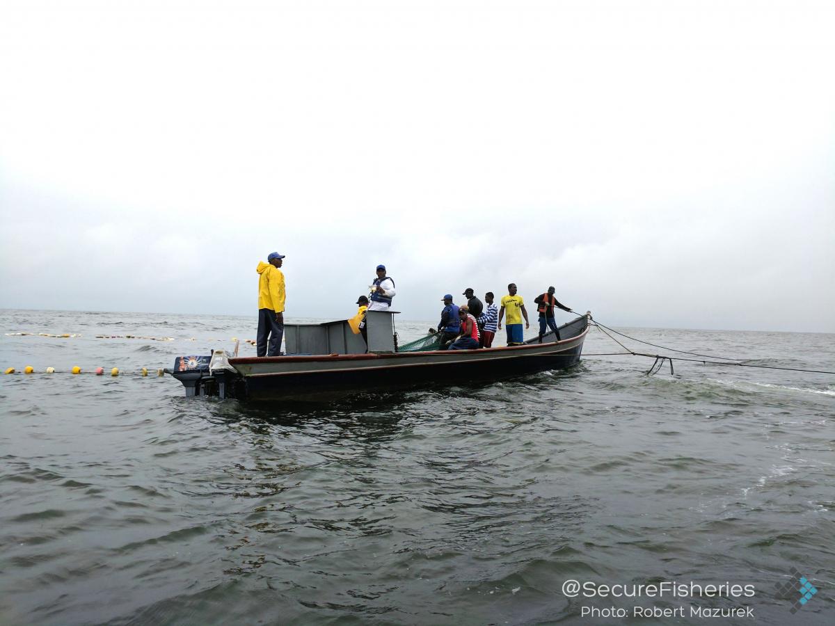 Traditional fishing off Punta Bonita. - Photo by Robert Mazurek