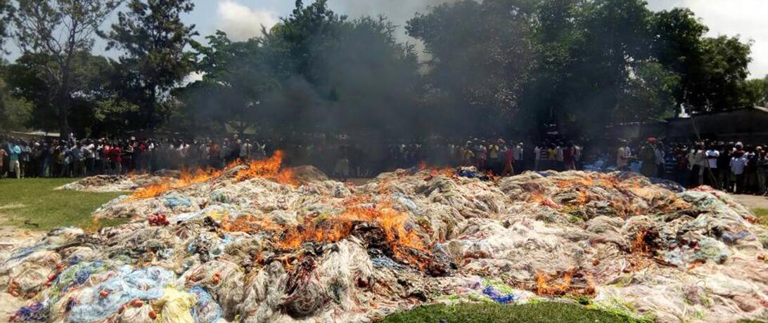 Nets burning Lake Victoria.jpg